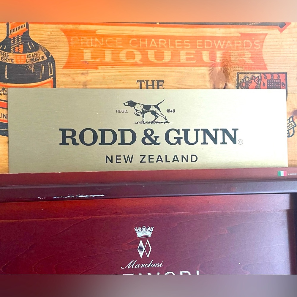 Rodd & Gunn Olive Green Sign with Dog Illustration